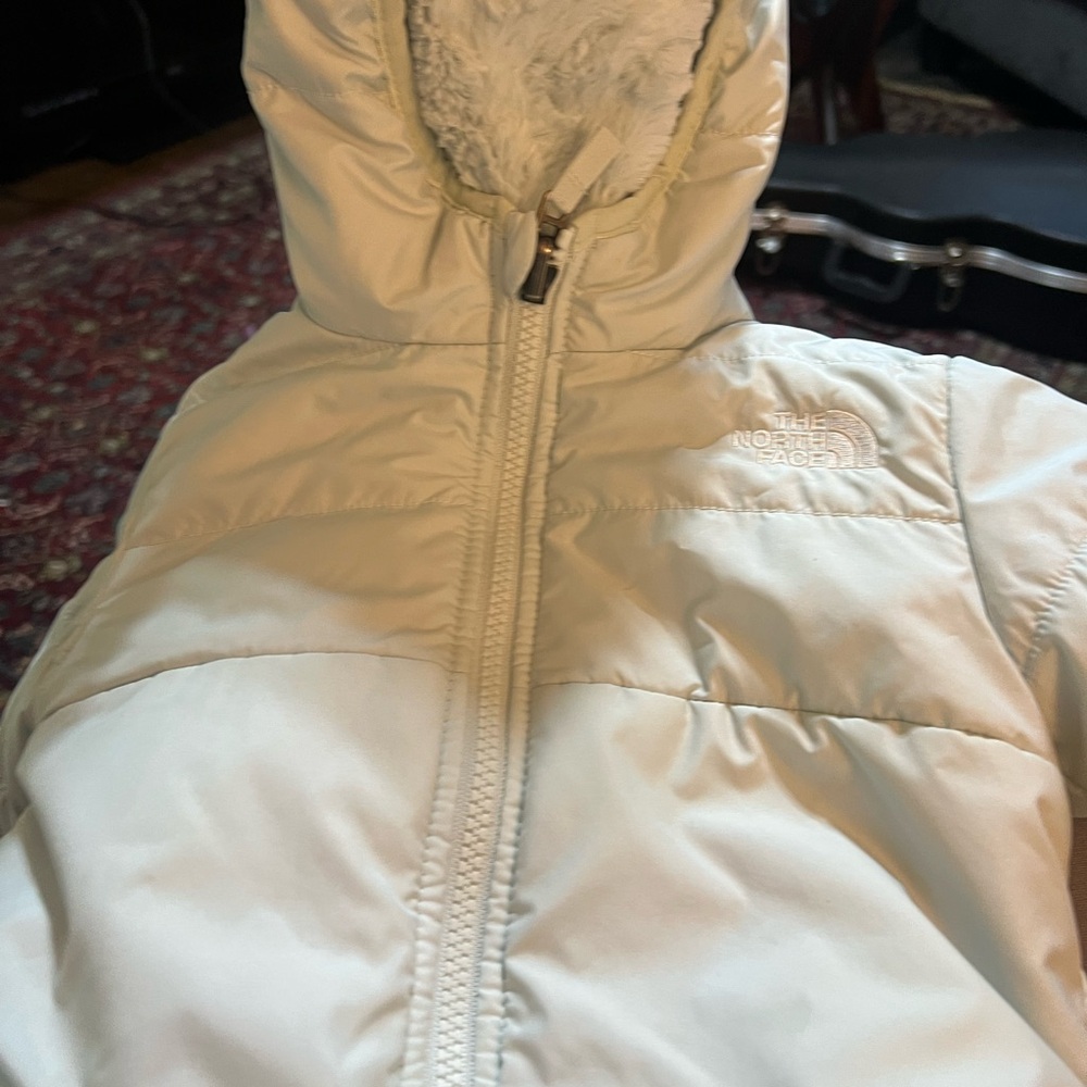 The North Face Women’s Cream Puffer Jacket with Hood 12-18 months baby blue